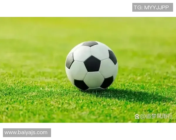 足球明星儿子展现天赋才华的视频引发热议网友纷纷点赞称赞小小球星潜力无限