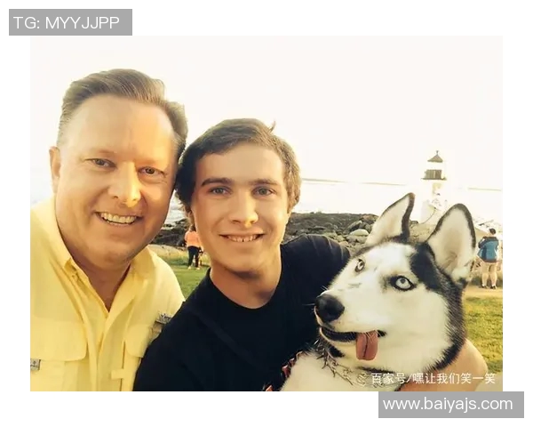 足球明星的搞笑日常揭秘：场上场下的趣事与欢乐瞬间